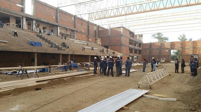 Pabellón - Fachada nocturna